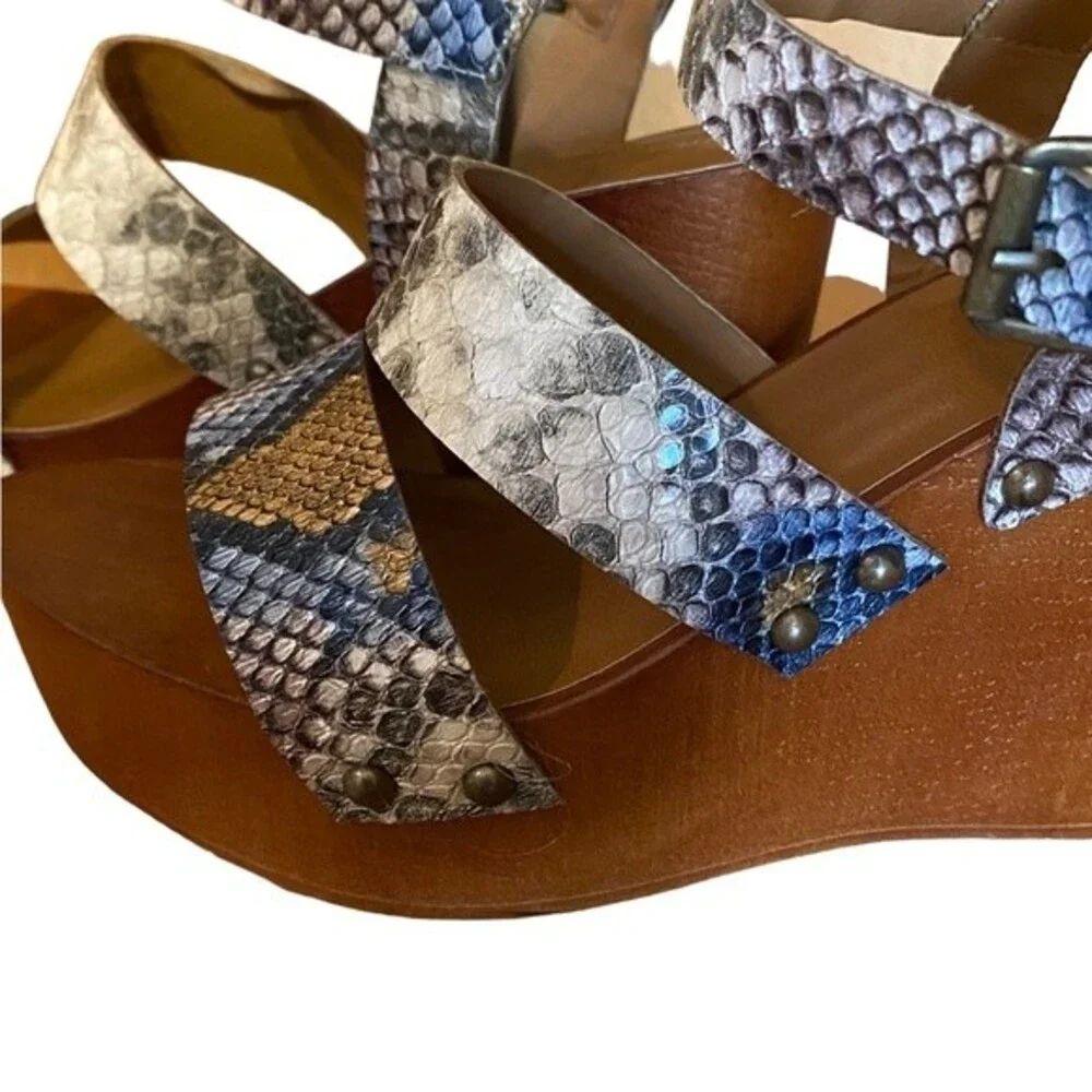 Madden Girl sexy snakeskin platform shoes, chunky wood 3.5 heels size 6